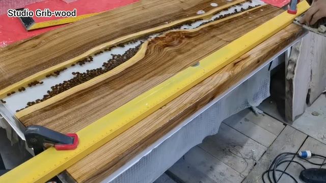 НЕВЕРОЯТНЫЙ 3D ЭФФЕКТ ОТ ИТАЛЬЯНСКИХ КОФЕЙНЫХ ЗЕРЕН СТОЛ РЕКА С КОФЕЙНЫМИ ЗЕРНАМИ ИЗ ЭПОКСИДКИ. смотреть онлайн