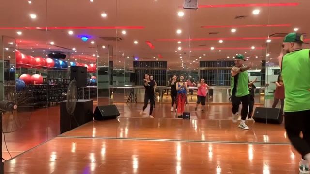 "Zumba от DJ Tancora | Улыбнитесь и танцуйте вместе!" смотреть онлайн