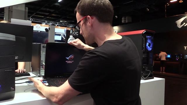 Asus ROG Strix GL702ZC Notebook mit Ryzen 7 1700 #gamescom2017 смотреть онлайн