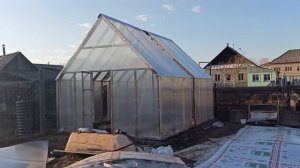 Замена поликарбоната на теплице в форме домика
