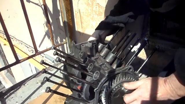 Заз 965. Ремонт двигателя. Замена втулок распредвала. Проверка ремонта воздухом. смотреть онлайн
