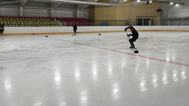 Хоккей упражнение улитка с шайбой бросок с ленточки? смотреть онлайн