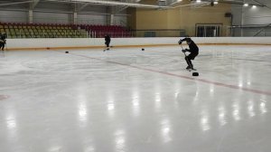 Хоккей упражнение улитка с шайбой бросок с ленточки?