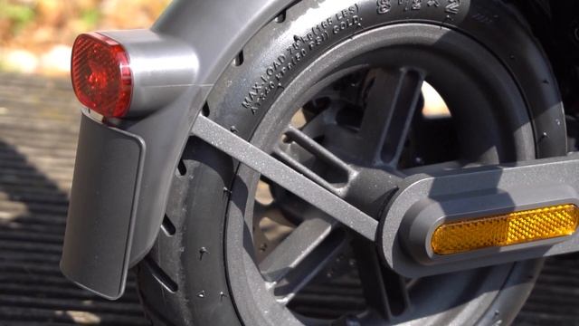 Raktáron: Xiaomi Mi Electric Scooter Essential смотреть онлайн