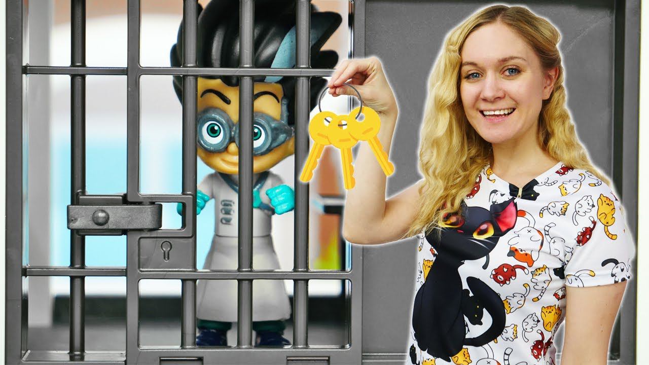 Ромео сбежал из тюрьмы! Лепим вертолет - Развивающие мультфильмы для детей про игрушки PJ Masks смотреть онлайн