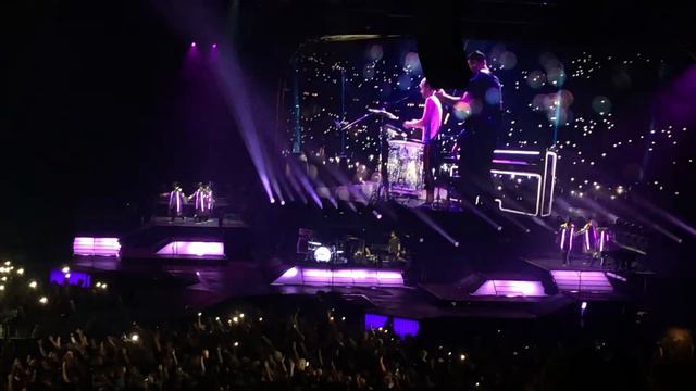 Muse - Dig Down - live - Mercedes-Benz Arena, Berlin, 10.9.2019 смотреть онлайн