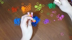 "Плетение из резинок Браслеты из резинок Друзья - Как плести из резинок фигурки из резинок Друзья".