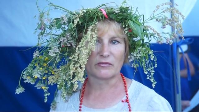 Венки из полевых цветов, богатырские игры и народные песни - это "Деревенский weekend" смотреть онлайн