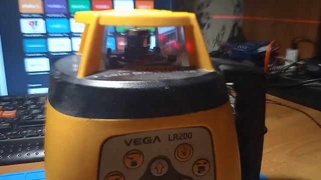 Ротационный нивелир VEGA LR200 смотреть онлайн