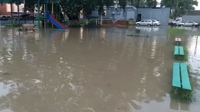Джемете, отель Дельфин после ливня 26.06.21. Вода стоит весь день. смотреть онлайн