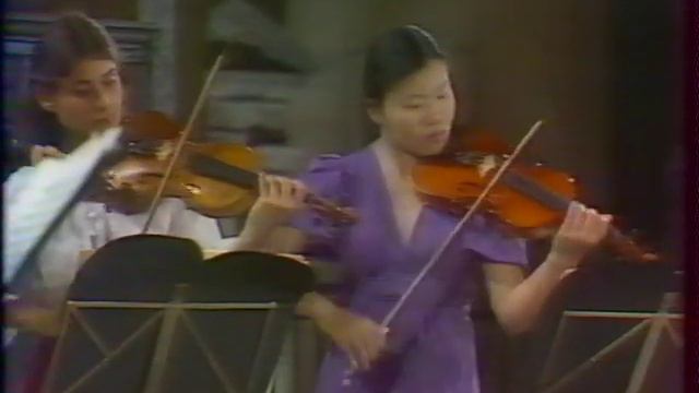 Yehudi Menuhin plays Bach E major violin concerto смотреть онлайн