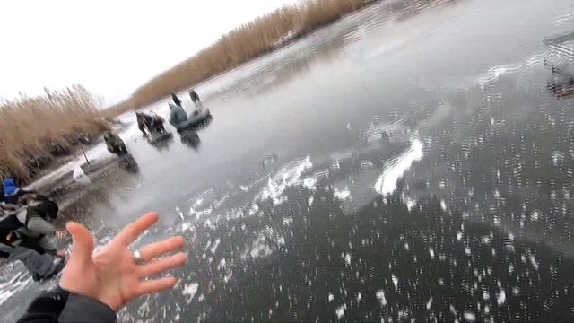 Первая рыбалка на льду, речка Сула смотреть онлайн