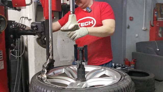 Правильно готовимся к весеннему сезону 2022. Собираем колеса 295/35 R21. Массаж бортов шин MICHELI смотреть онлайн