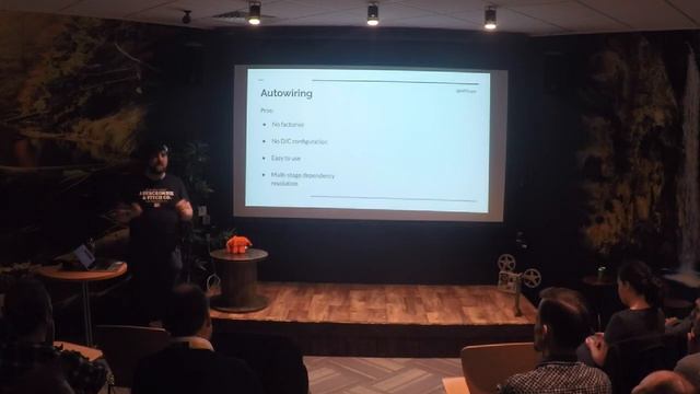 Autowiring - Mike Oram - PHPSW: Autowiring and Neural Networks, Februry 2020 смотреть онлайн