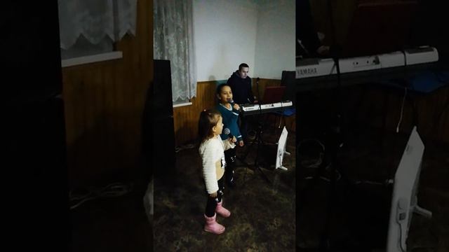 День рождения бабушки🥳 Поздравления от любимых внучек👯♀️ смотреть онлайн