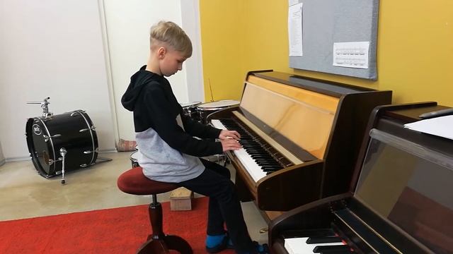 Ihan esitab "Tango" смотреть онлайн