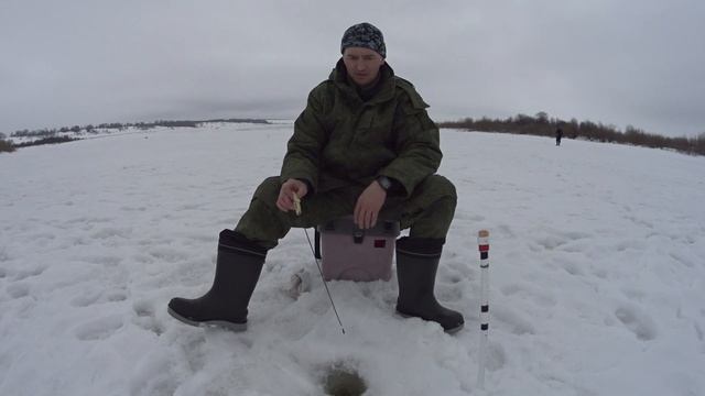 Река Пижма, глухозимье заканчивается. И снова выход рыбы вечером. смотреть онлайн