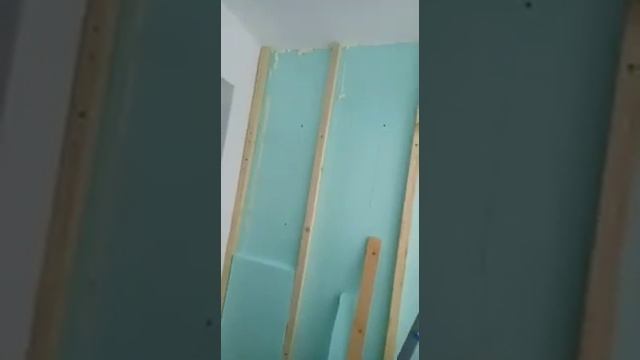 Остекление, утепление балкона. Начало работ смотреть онлайн