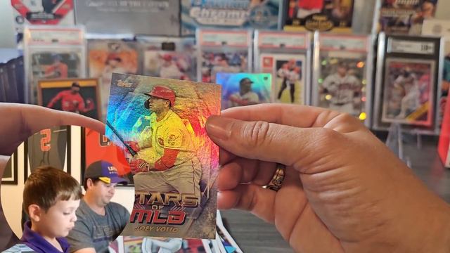 WHICH IS BETTER TO BUY?!!! 2023 Topps Baseball Series 2! смотреть онлайн