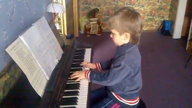 a boy Tima 6 years old playing the piano.mp4 смотреть онлайн