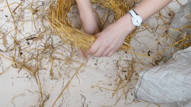 Как сделать пасхальный венок из сена / DIY Tsvoric смотреть онлайн