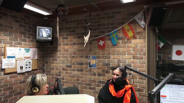 Интервью с Надей Фельдман ведет Людмила Ларкина Радио 4 EB FM Брисбен Австралия смотреть онлайн