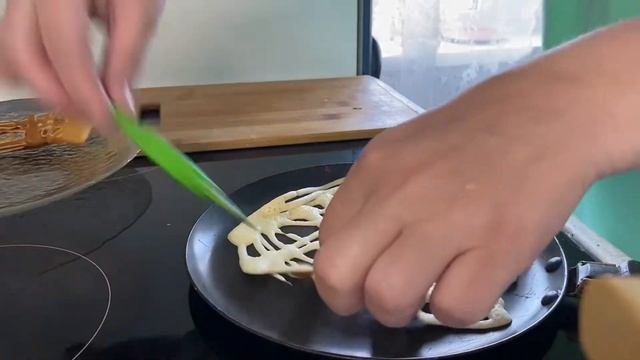 Приготовление ажурных блинов из бутылки смотреть онлайн