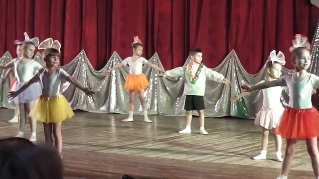 Первое выступление на большой сцене -Танец "Куколки" (ДК "Хортицкий") смотреть онлайн
