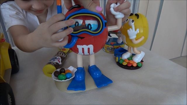 m&ms коллекция игрушек ОГРОМНЫЙ пузырь из ЛИЗУНА на канале Вика ТВ смотреть онлайн