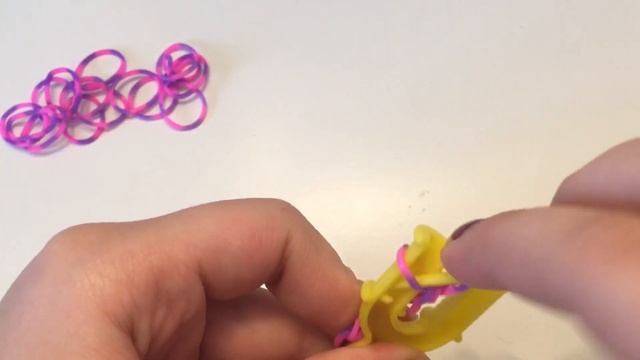 Rainbow Loom Single Chain & Fishtail Bracelet tutorial (Parhlen Band Kit) || Emiline’s Loomtique смотреть онлайн