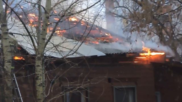 Пожар у ТЦ Максимум Киров смотреть онлайн