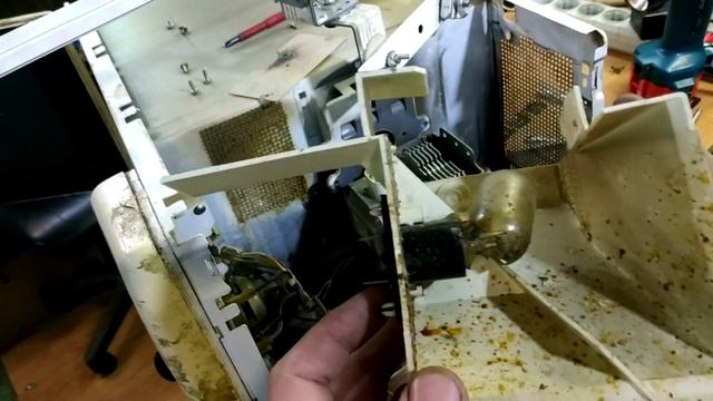 РЕМОНТ ПРОФИЛАКТИКА СВЧ ПЕЧКИ МИКРОВОЛНОВКИ. СВОИМИ РУКАМИ, ЧИСТКА, ЗАМЕНА ЛАМПЫ, МАГНЕТРОН