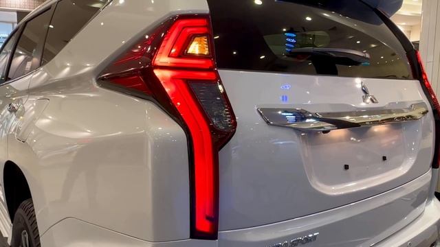 Mitsubishi Pajero Sport 2022 , King Of Road In Cambodia смотреть онлайн