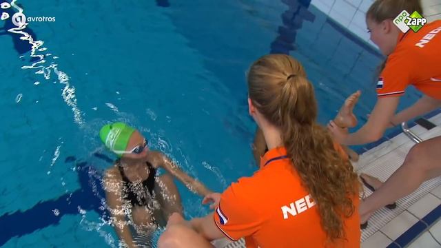 Hellup Synchroonzwemmen met Noortje en Bregje de Brouwer | ZAPPSPORT смотреть онлайн