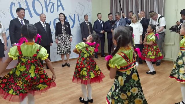 Президент Российской Федерации Владимир Владимирович Путин посетил филиал РЭУ им. Г.В. Плеханова смотреть онлайн