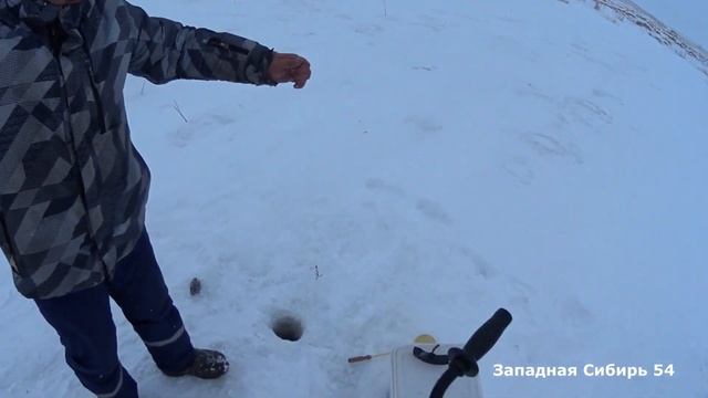 Рыбалка в метель на реке Карасук. смотреть онлайн