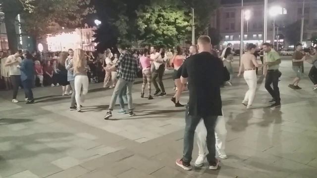 Харьков, танцы на площади. смотреть онлайн