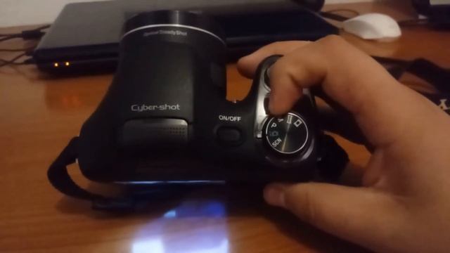 Unboxing Sony H300