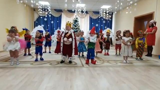 Игра на ускорение,, Мы повесим шарики,, (ср. Гр). Д/С,, Островок,, 2019. смотреть онлайн