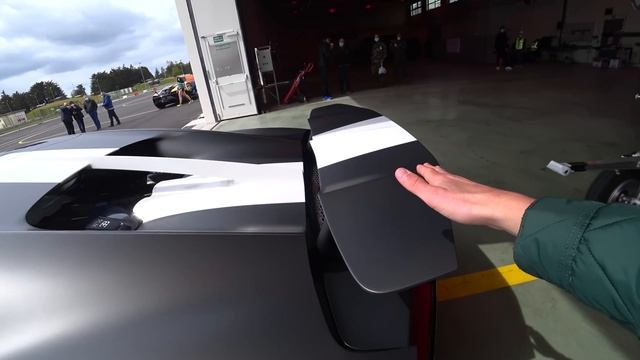 BUGATTI CHIRON Sport vs DASSAULT RAFALE ! смотреть онлайн