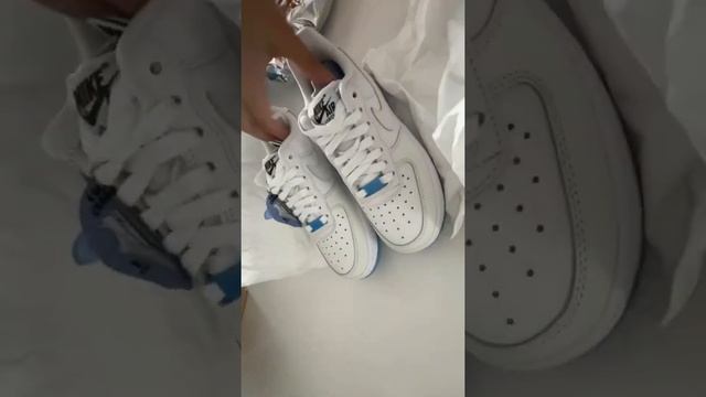 Air Force One UV React Unboxing смотреть онлайн
