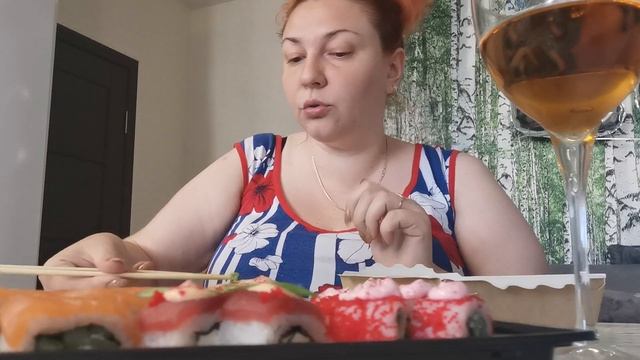 МУКБАНГ! ? КУШАЕМ РОЛЛЫ ИЗ ТО СЁ! Советую всем посмотреть ✨ Приятного аппетита! ???