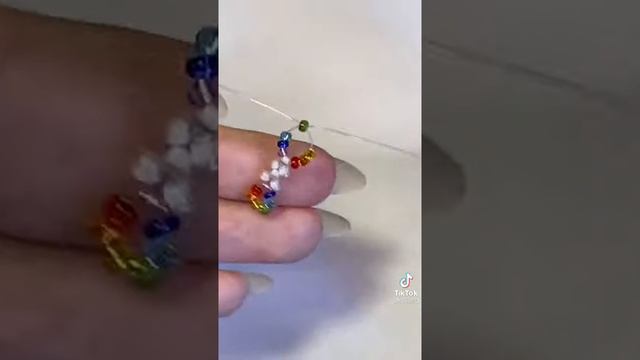КОЛЕЧКО ИЗ БИСЕРА/ РАДУЖНОЕ КОЛЕЧКО/ КАК ПЛЕСТИ КОЛЬЦО ИЗ БИСЕРА/ туториал на кольцо смотреть онлайн