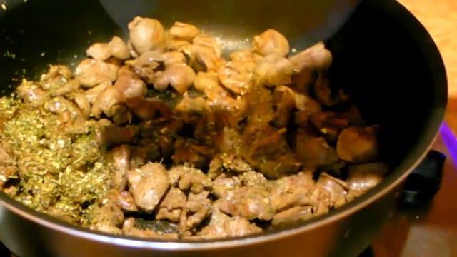 Куриные сердечки тушеные в сметане. Очень вкусные и нежные куриные сердечки. смотреть онлайн