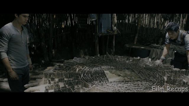 Trapped Between 4 Walls Inside a DEADLY MAZE | The Maze Runner Recap смотреть онлайн