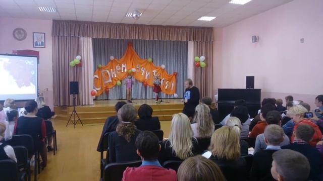 "В КАЖДОМ МАЛЕНЬКОМ РЕБЕНКЕ" исполняют учащиеся 4класса .Чугунова Алина и Болошко Виктория смотреть онлайн