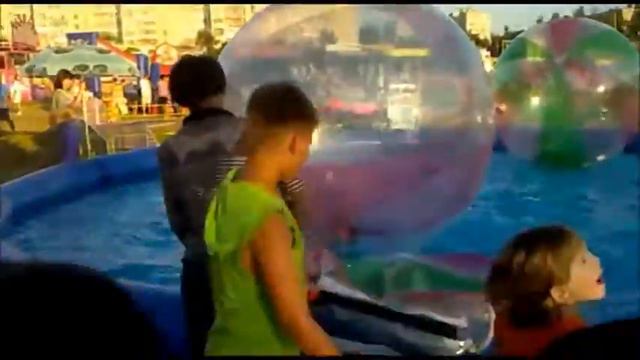 AQUAZORBING РОССИИ ЧЕШСКИЙ ЛУНА ПАРК РАДУГА смотреть онлайн