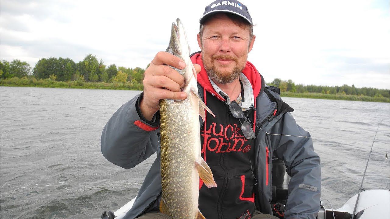 За травянкой на Лесное озеро. Щучки на "Атом" и вертушки. смотреть онлайн