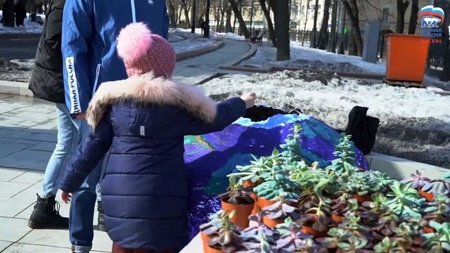 Экологическая акция ко Дню Земли: в центре столицы москвичи обменяли батарейки на комнатные растени смотреть онлайн