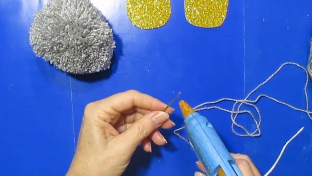 мастер-класс МЫШЬ из помпонов.идеи поделок из пряжи ниток для вязания своими руками легко просто DI смотреть онлайн